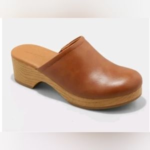 New Women's Universal Thread Magnolia Cognac Clogs